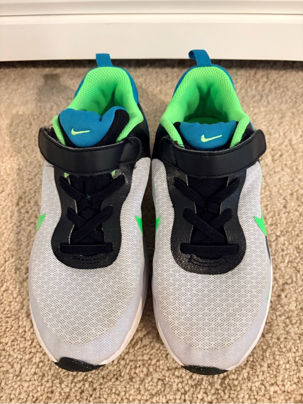 Nike Downshifter 12 Boys Sneakers Size 13.5C Black Blue Hook Loop Running